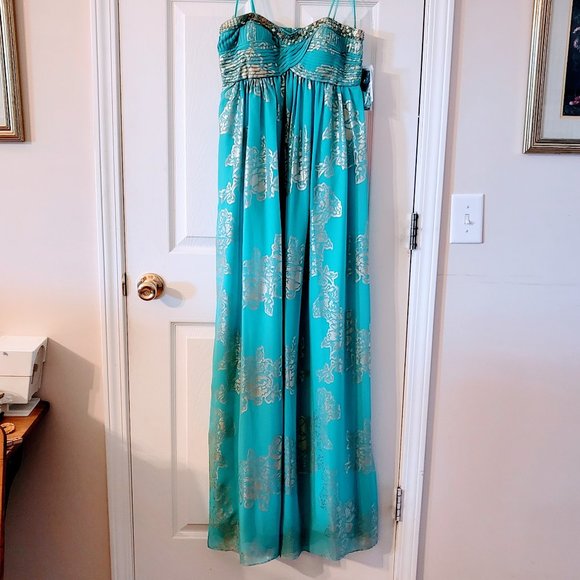 BNWT Strapless Floor Length Formal SO Lightweight & Gorgeous! (Straps included) - Picture 3 of 16